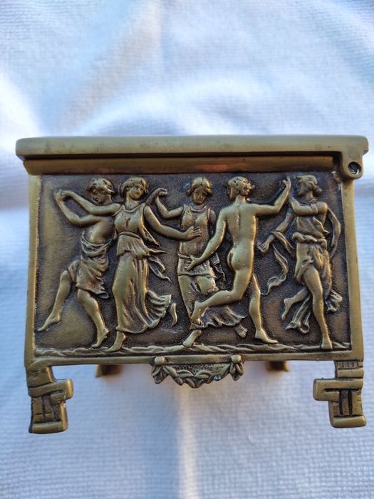 Caixa de jóias e bronze barbeitos