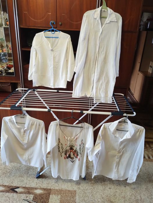 Купальники и шляпы женские разные