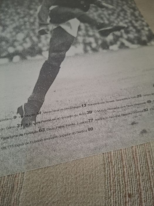 Livro sobre Eusébio com dedicatória