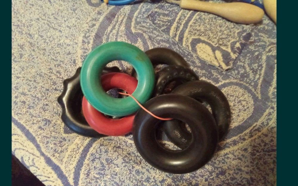 Массажор, ног, спины , головы, бедра , эспандер .