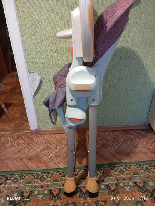 Стільчик для годування