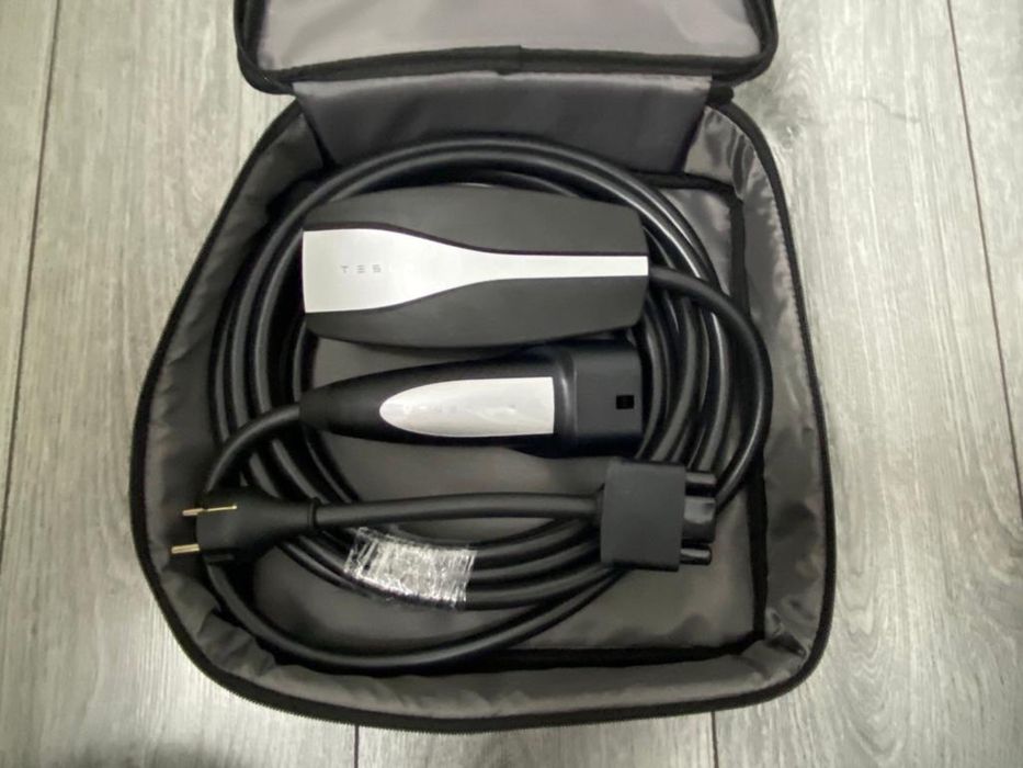 Зарядка Tesla нова