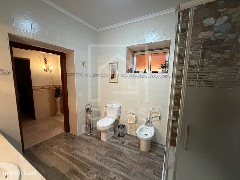 Propriedade T3 com Anexo T1+1 completamente renovada e jardim com 1...