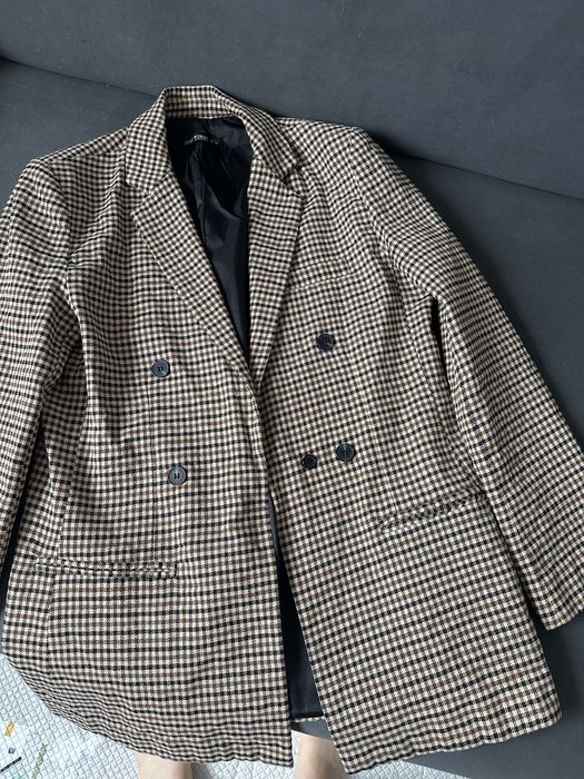 Жіночий піджак в клітинку