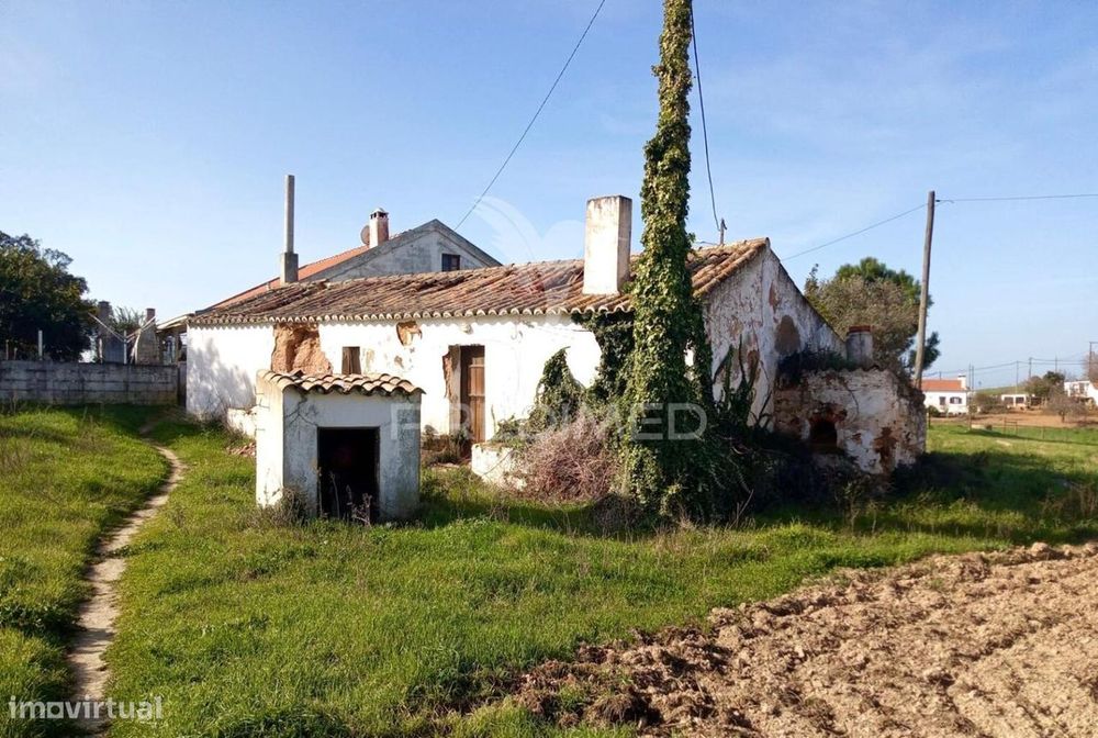 Terrreno com 5250 m2, com casa para recuperar