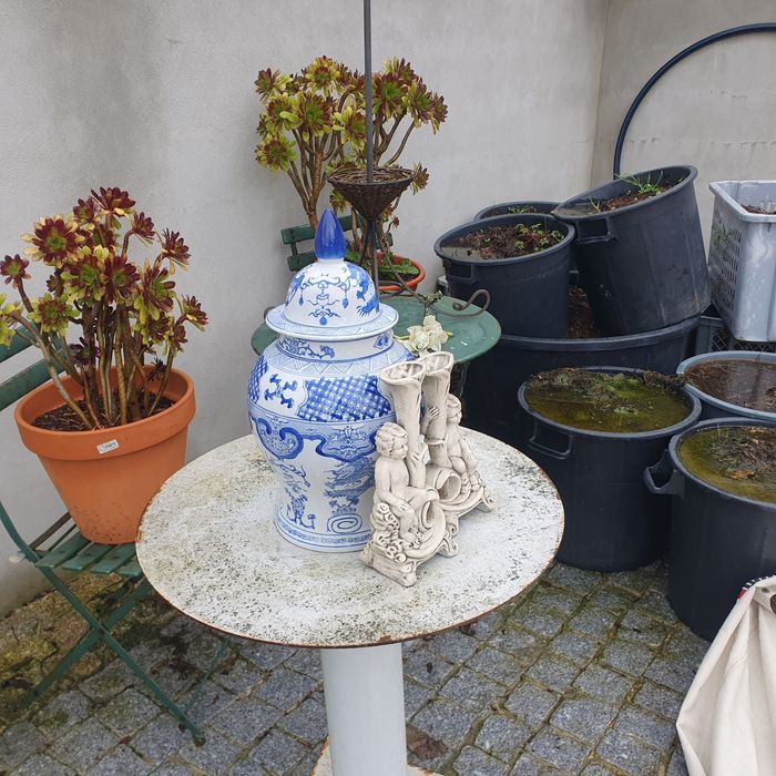 Various ceramic pieces451667606603704322