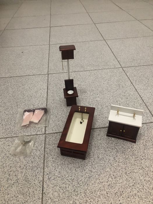 Casa de bonecas wc em madeira