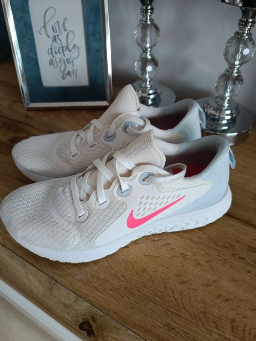 Nike legend react 38,5 białe