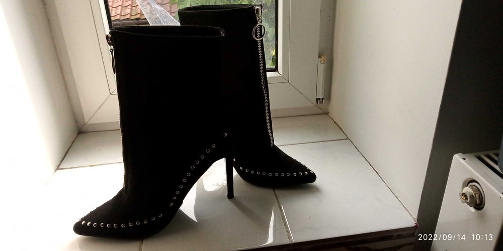 piękne botki z ćwiekami zip