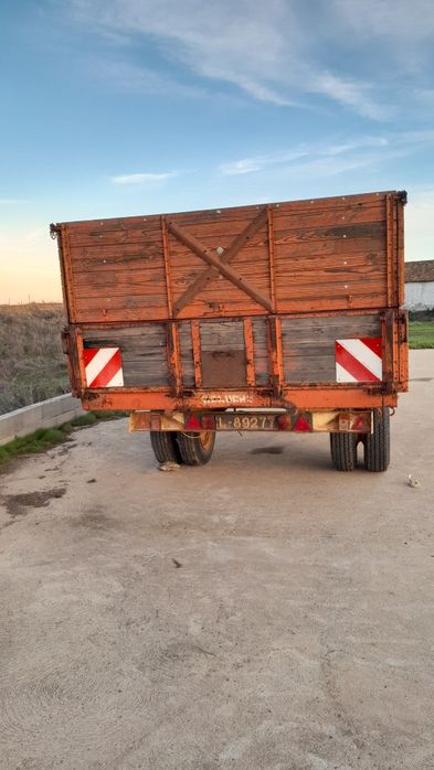 Reboque galucho e charrua de discos