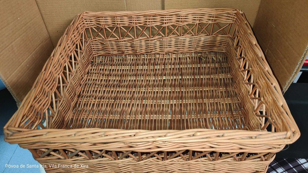 Cesta em vime quadrada multiusos