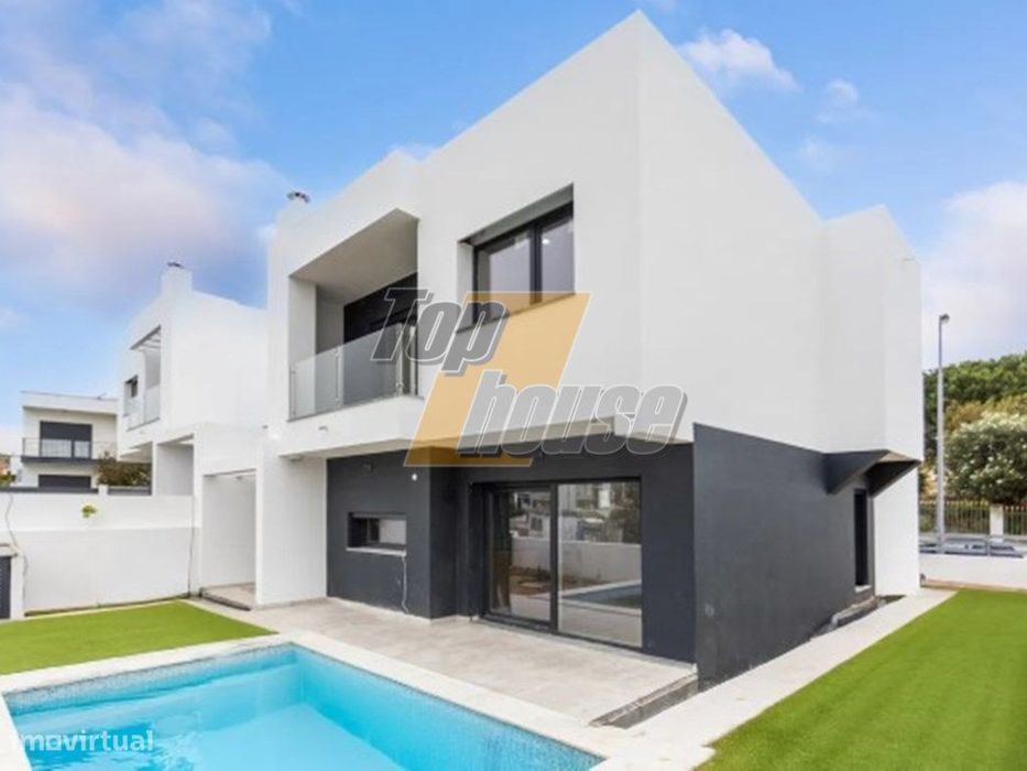 Moradia isolada V4 com piscina -Charneca de Caparica