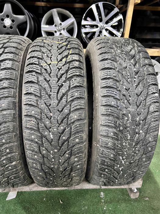 Шини 225/65 r17 Nokian Висота протектора 8мм.