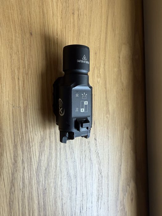 Lanterna Surefire X300 (Réplica) - Airsoft