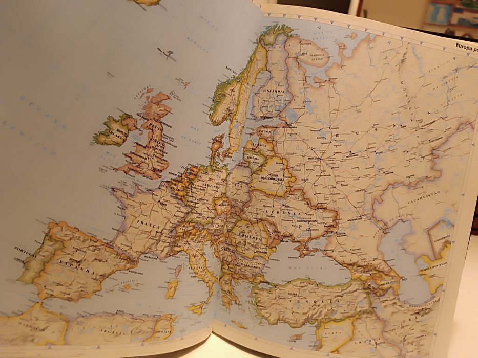 Atlas Nacional Geographic. Europa I. Em Português