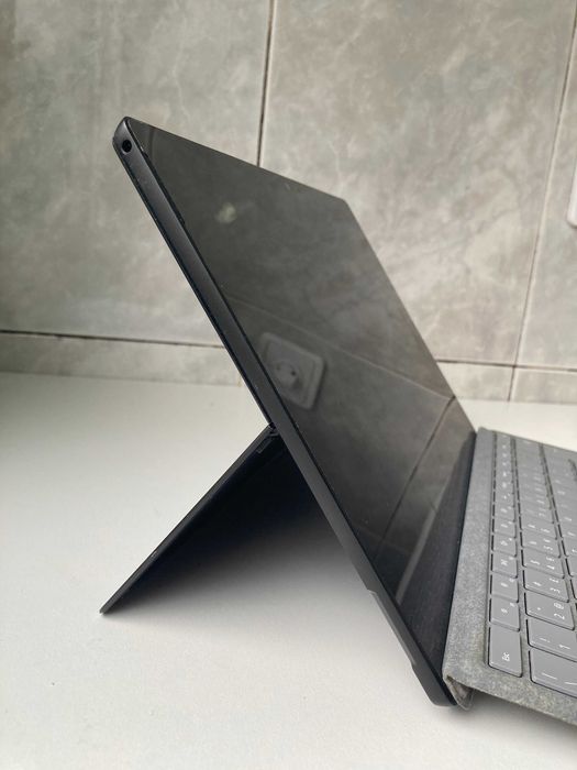 Microsoft Surface Pro 6 + Keyboard + Pen64283861192578124