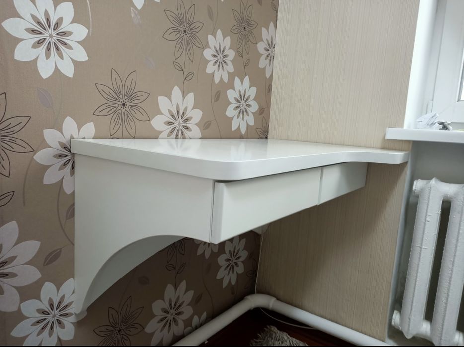 Навесной столик