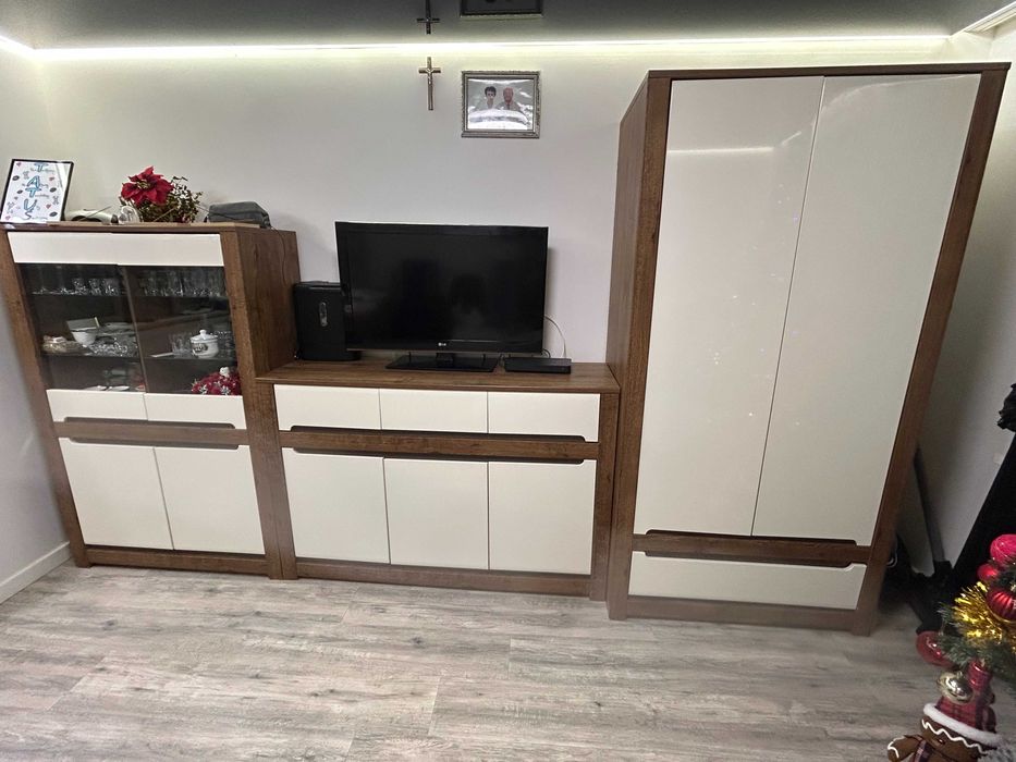 Sprzedam zestaw mebli