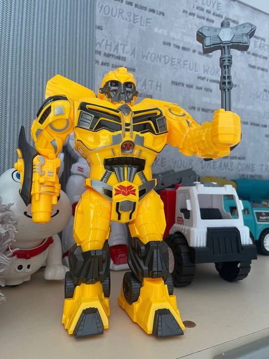 Бамблбі ,і робот