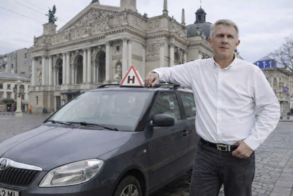 Інструктор з водіння у Львові — приватні уроки, механіка.