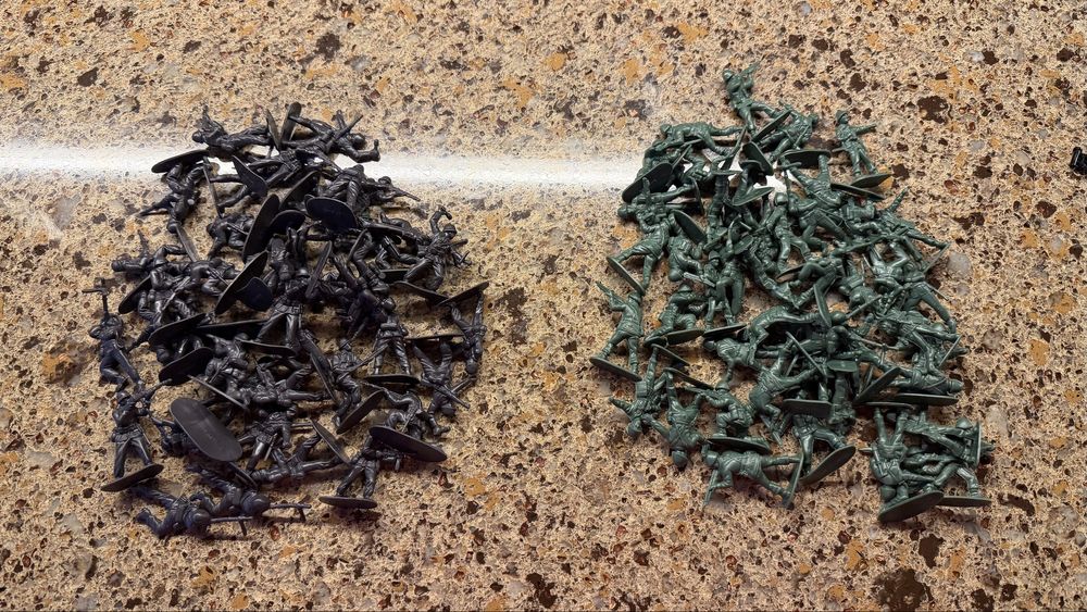 Набор пластиковых фигурок солдатиков