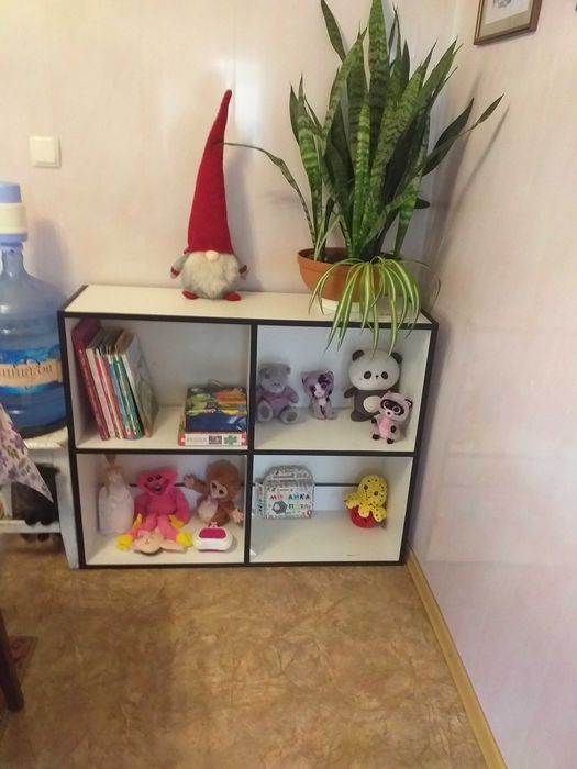 Продаю полочку   для    дитячих     іграшок, або  інші потреби