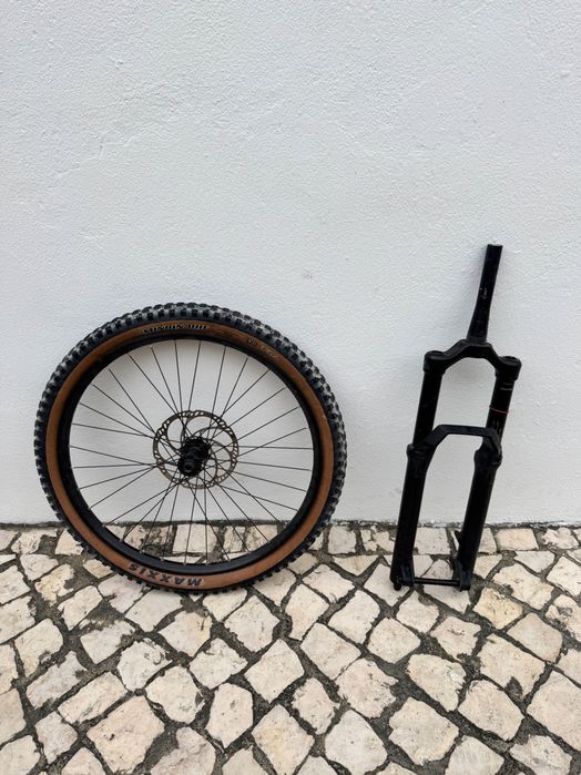 Vendo amortecedor RockShox DebonAir com roda e pneu Maxxis 27,5