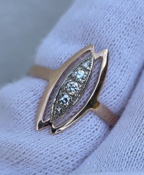 Золотое кольцо с бриллиантами ссср