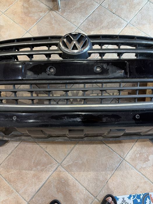 Para-choque Dianteiro + Grelha VW Amarok (2012) – Original e em Bom Estado