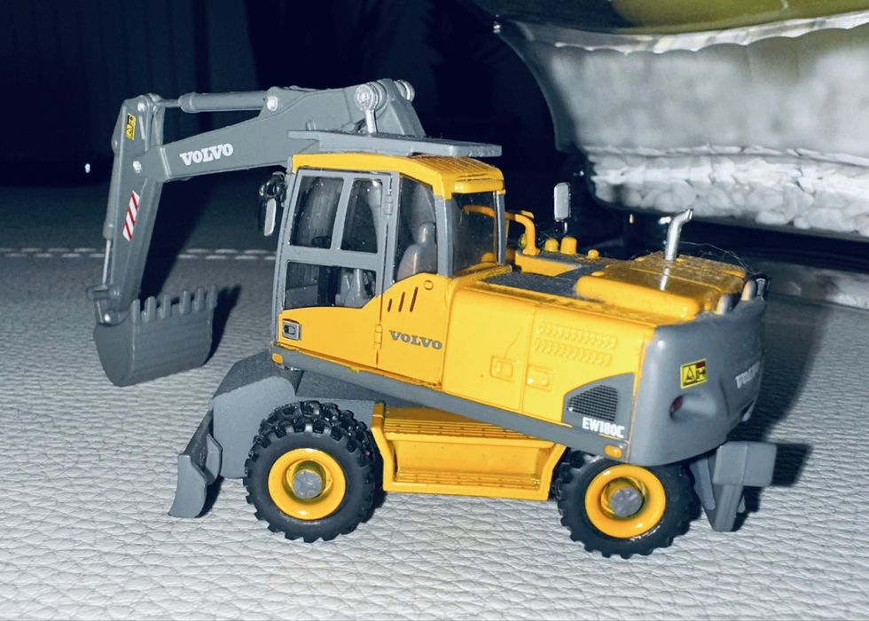 Miniatura Volvo EW180C