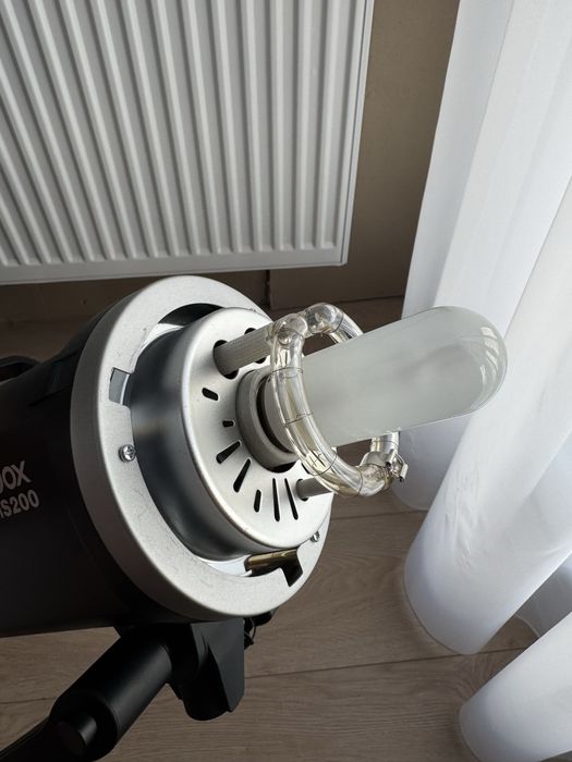 Студійний спалах Godox MS200