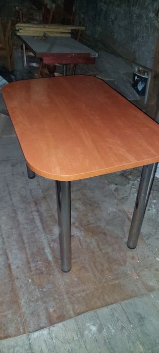 Stół kuchenny  z czterema krzesłami