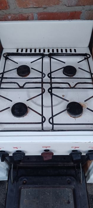 Продам газову плиту.