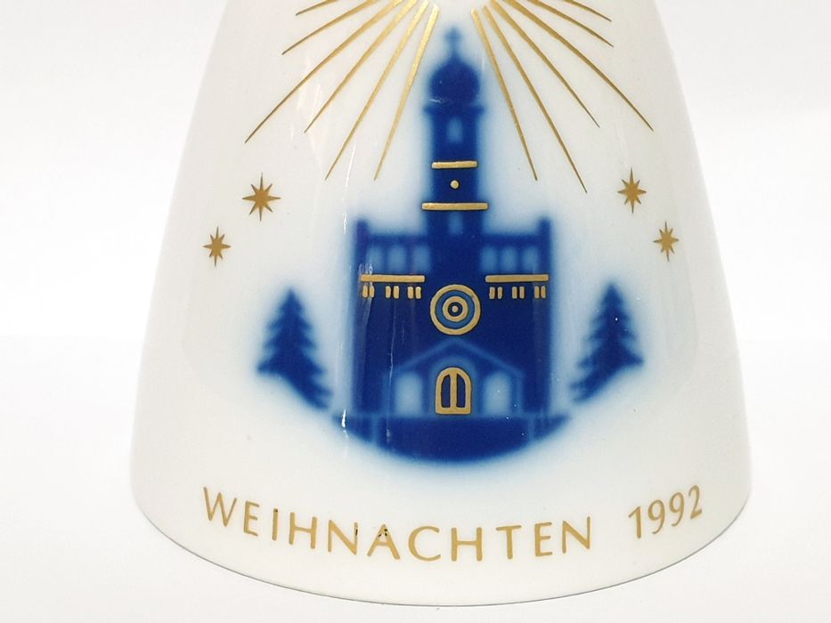 Lindo sino de Natal de 1992 em porcelana alemã KPM