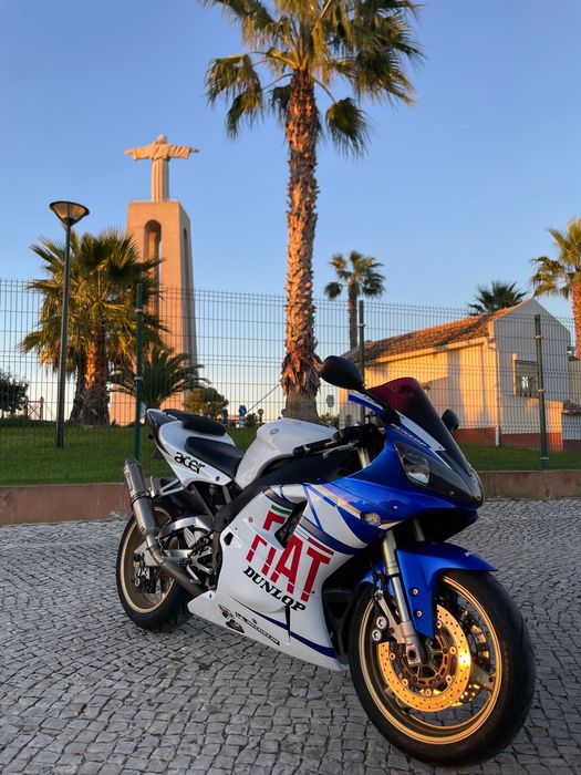 Yamaha R1 - 2001