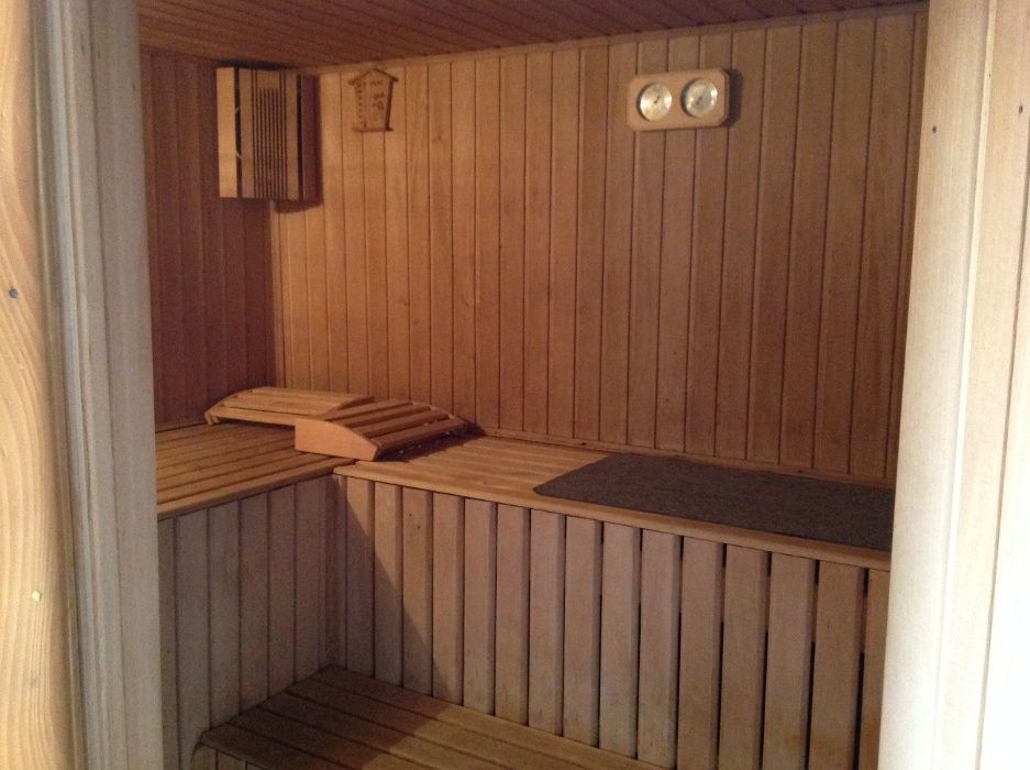 Оренда будинку на березі Дніпра з басейном.