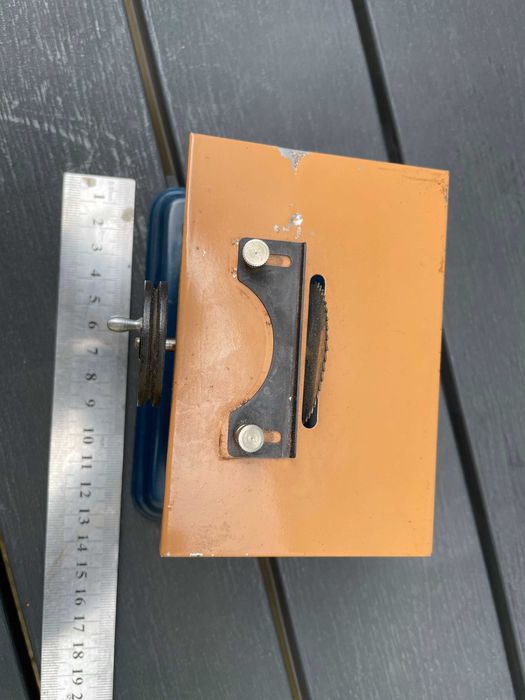 Brinquedo antigo em chapa