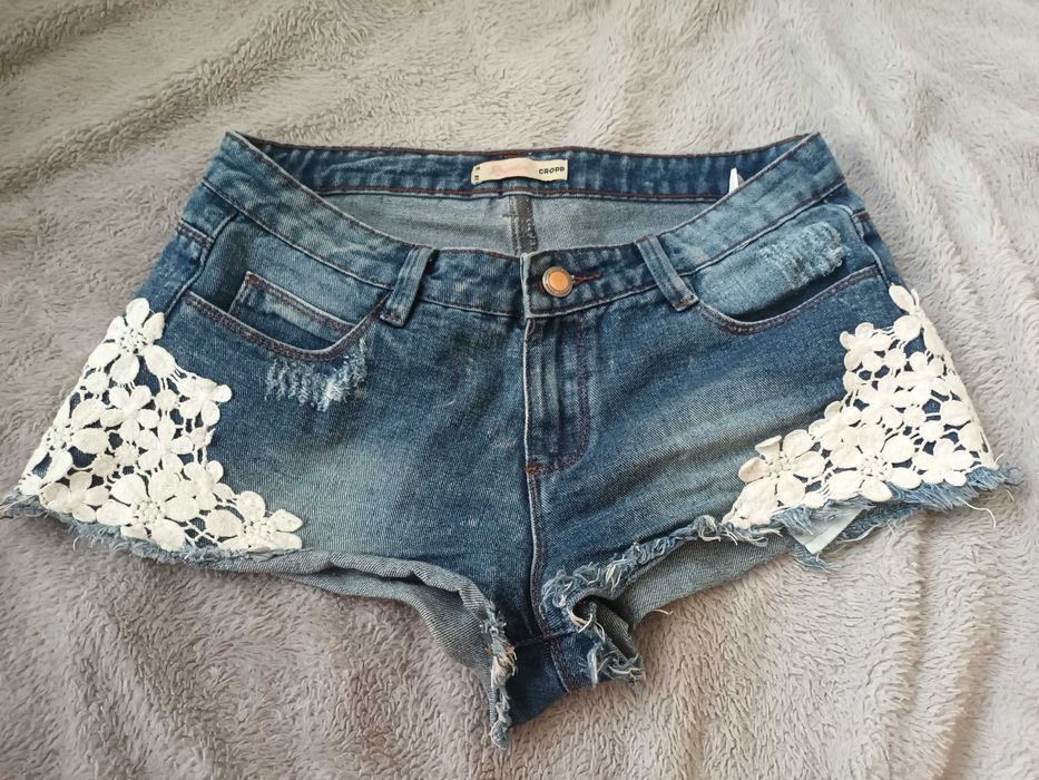 Krótkie spodenki Cropp 38/M