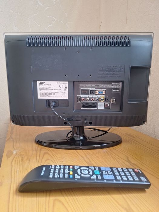 телевизор Samsung 19" почти новый, модель LE19D450G1W