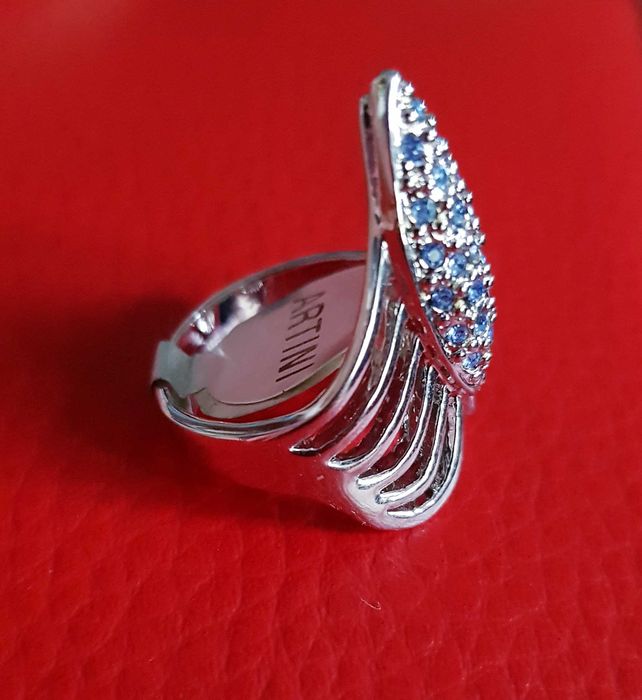 Pierścionek  z Niebieskimi  cyrkoniami rozm. 16 , 17 , 18