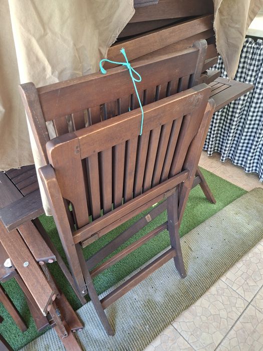 Conjunto de mesa e 4 cadeira ( existem 2 ) de madeira nobres de exterior