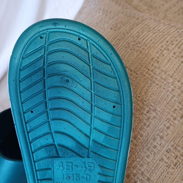 Продам кроксы  шлепанцы мужские