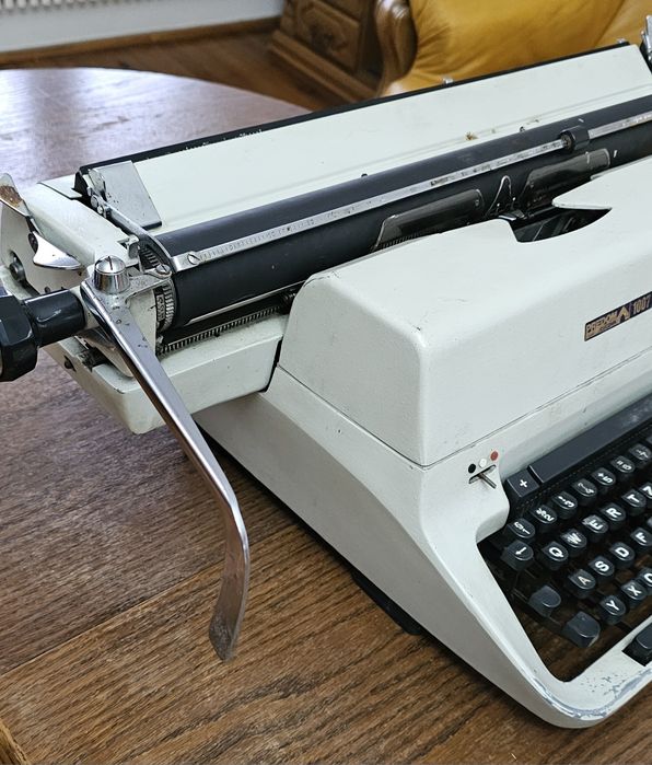 Maszyna do pisania PREDOM-ŁUCZNIK 1007