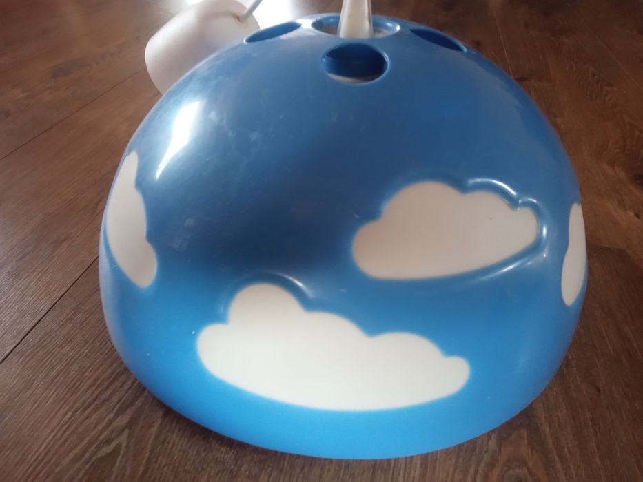 Niebieska lampa z Ikeai chmurki