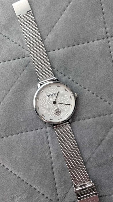 Жіночий годинник Versus La Villette VSP1S0819 в срібному кольорі