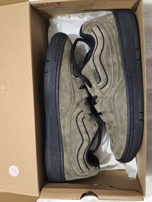 Sapatilhas Vans novas, em couro