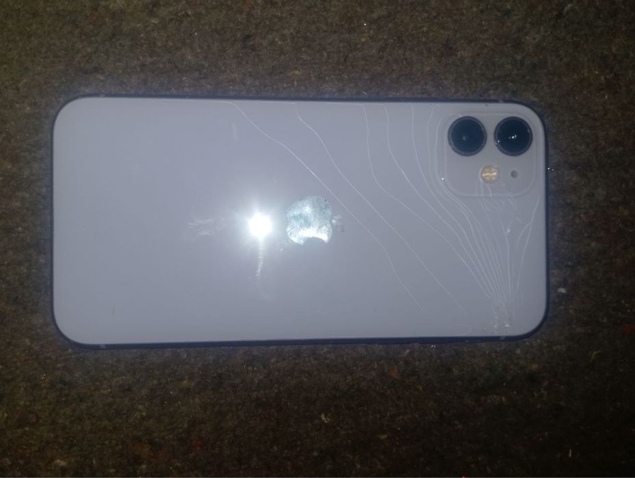 Продам айфон 11/64