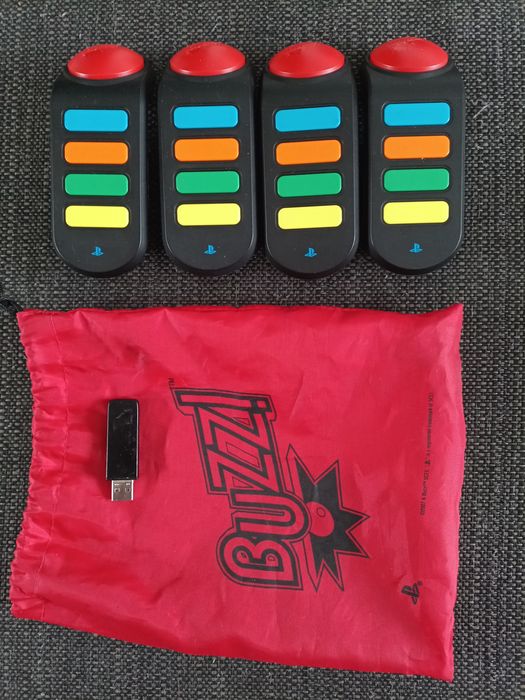 BUZZ! Kontrolery Bezprzewodowe 4 Sztuki Dongl USB Etui Sony PlayStation 3 PS3 PS2