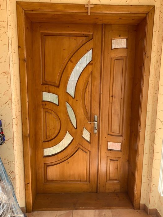 Двері вхідні деревʼяні