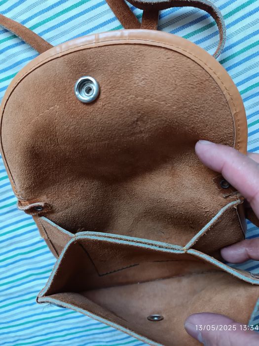 Mala pequena em pele rústica